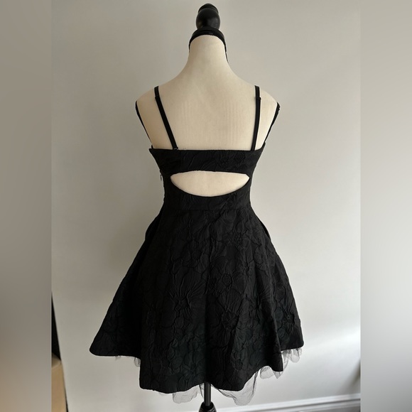 RW X ELLE little black dress - Picture 4 of 4